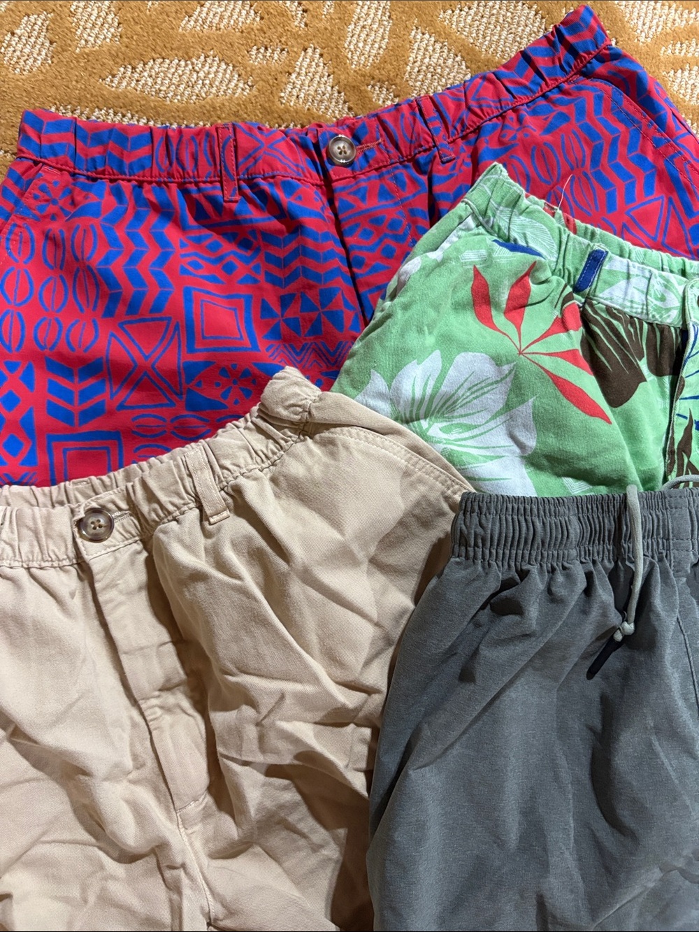 Bundle of 4 pairs of Chubbies shorts - Picture 2 of 3